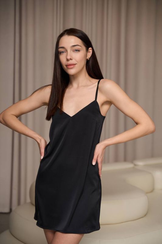 Шовкова сорочка на бретелях 105/23 чорна