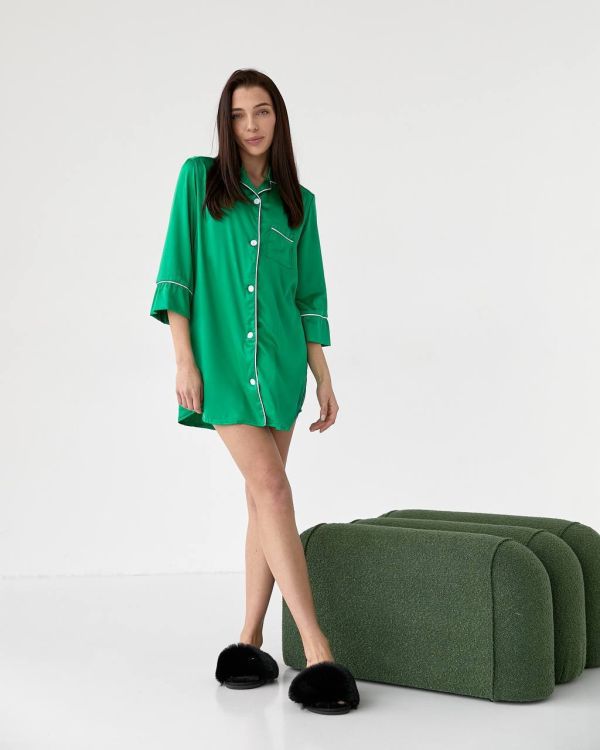 Подовжена шовкова сорочка  050-21 зелена
