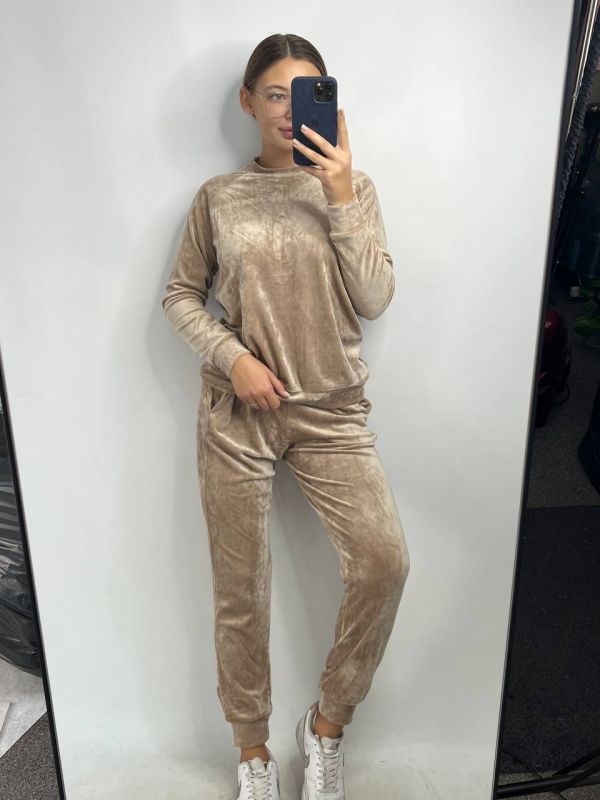 Спортивний велюровий жіночий костюм з карманами 010-21 беж мраморний