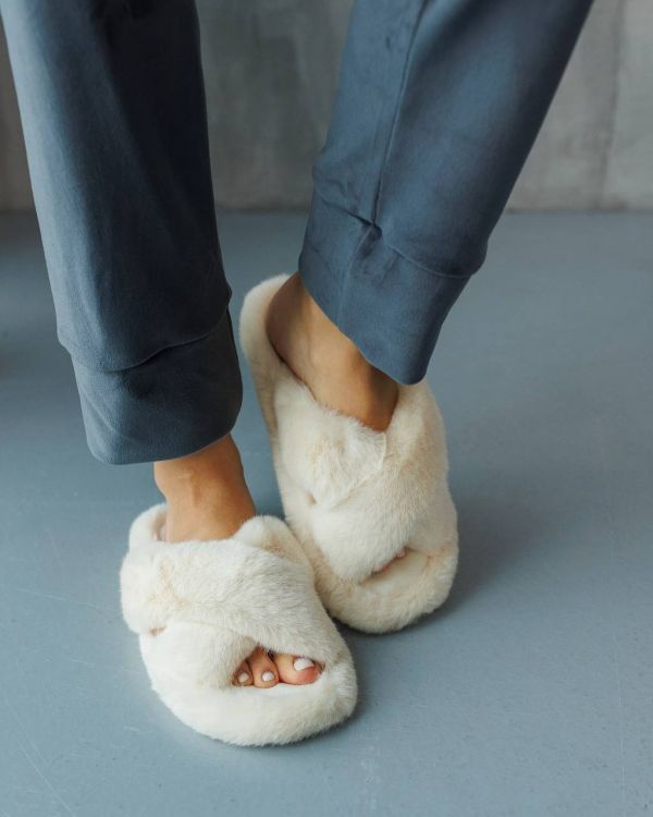 Домашні жіночі капці 2323 молочні