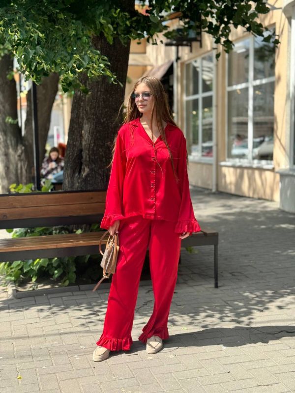 Жіночий костюм з рюшами 183-24