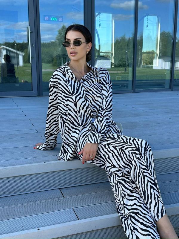Шовковий жіночий костюм 173-24 зебра чб