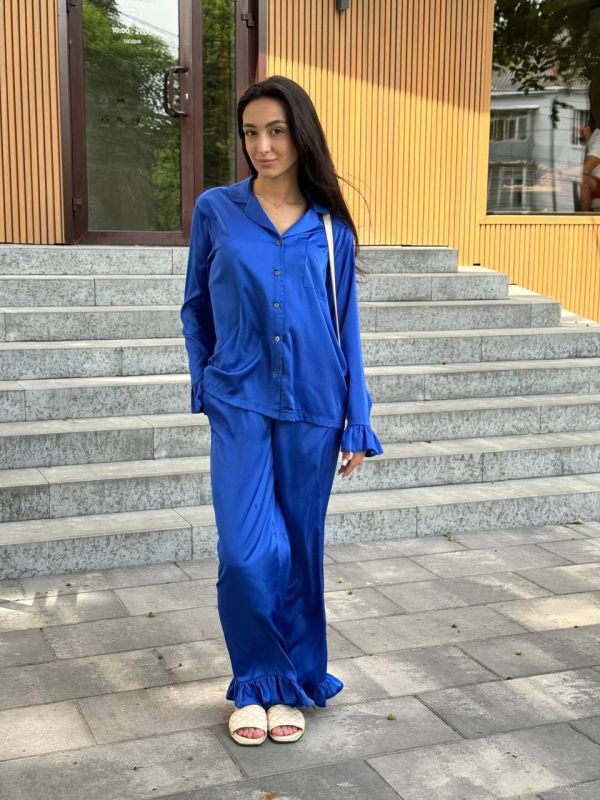 Жіночий костюм з рюшами 183-24 електрик