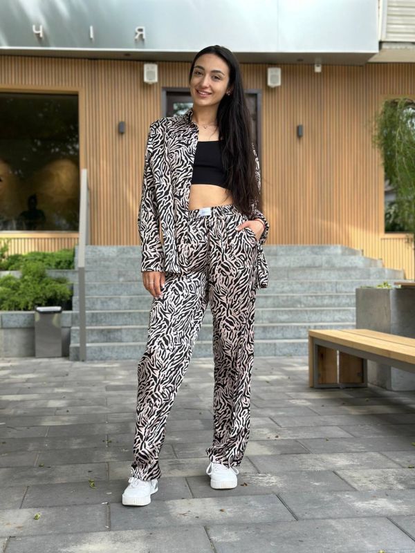 Шовковий жіночий костюм 173-24 зебра беж