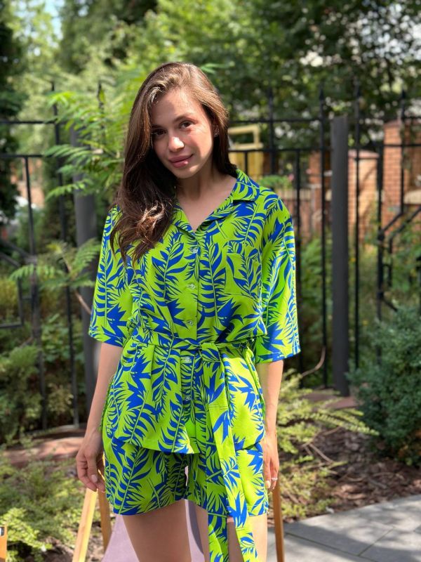 Літній жіночий костюм 221-24 зелений з листочками