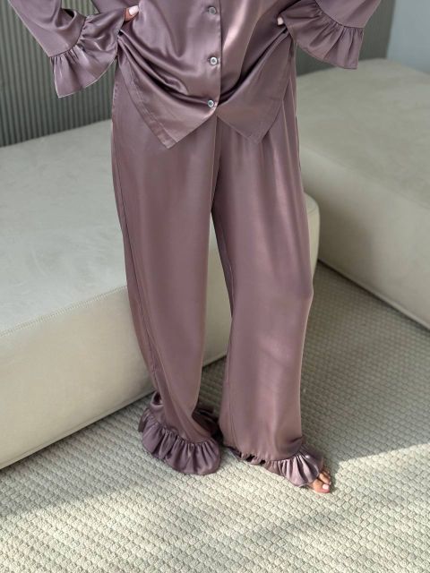 Жіночий костюм з рюшами 183-24 мокко