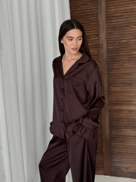 Жіночий костюм з рюшами 183-24 брауні