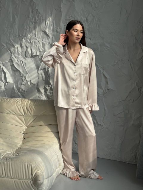 Жіночий костюм з рюшами 183-24 беж