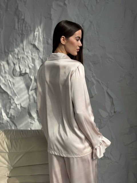 Жіночий костюм з рюшами 183-24 беж