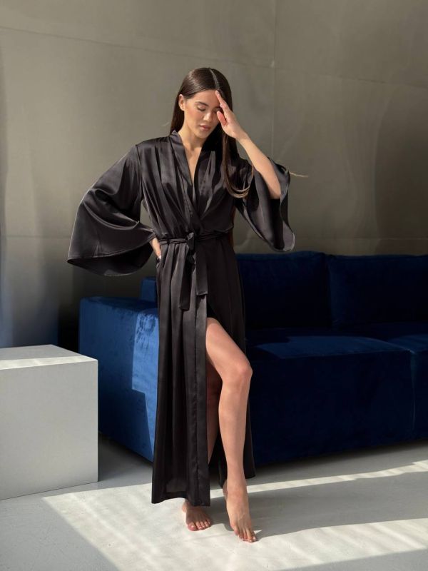 Довгий жіночий халат 257-25 з шовку чорний