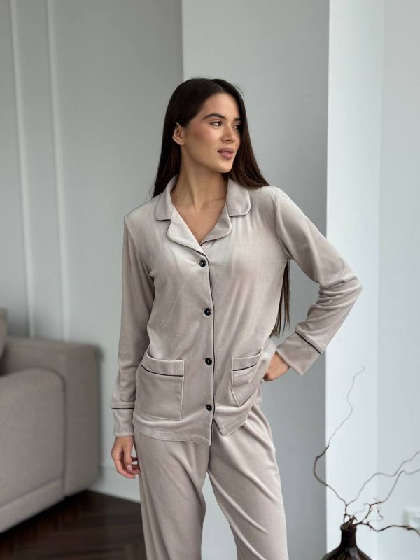 Велюрова піжама на ґудзиках жіноча 098-22-4 бежевий чк