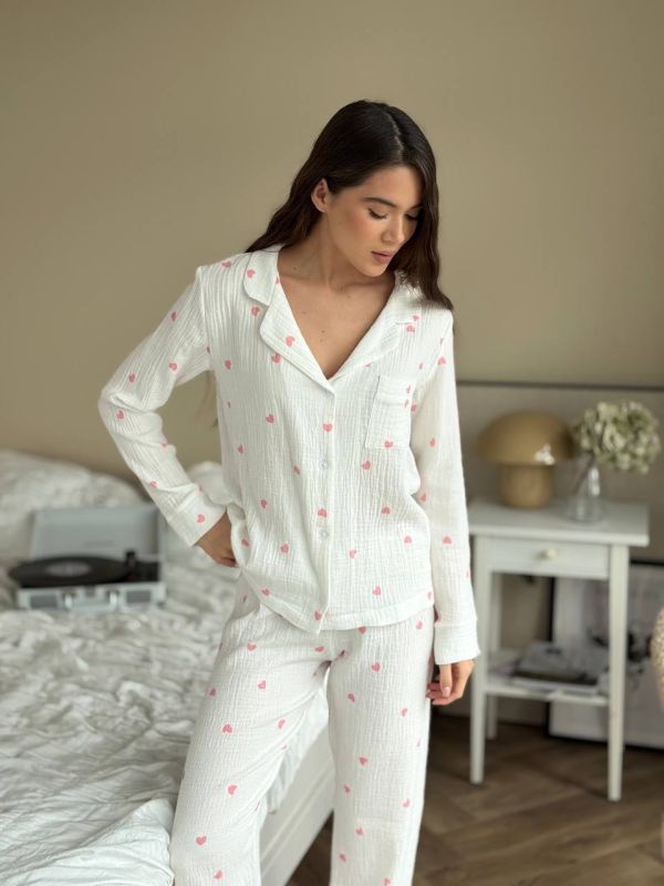 Жіночий піжамний комплект з мусліну 143-231  в рожеве сердечко