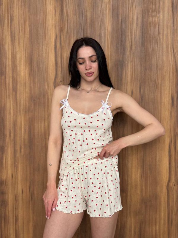 Женская трикотажная пижама (майка и шорты) 273-25 в красные сердечки