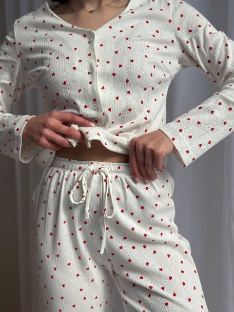 Трикотажна піжама (штани та кофтинка) 277-25 в червоні сердечка