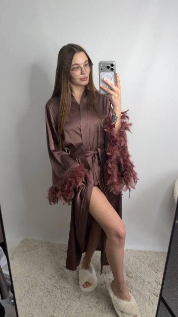 Жіночий довгий шовковий халат 266-551 з пір'ям шоколад